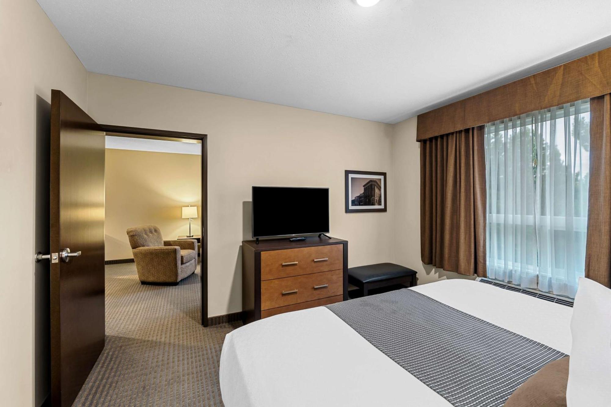 Best Western Plus Lacombe Inn And Suites Dış mekan fotoğraf