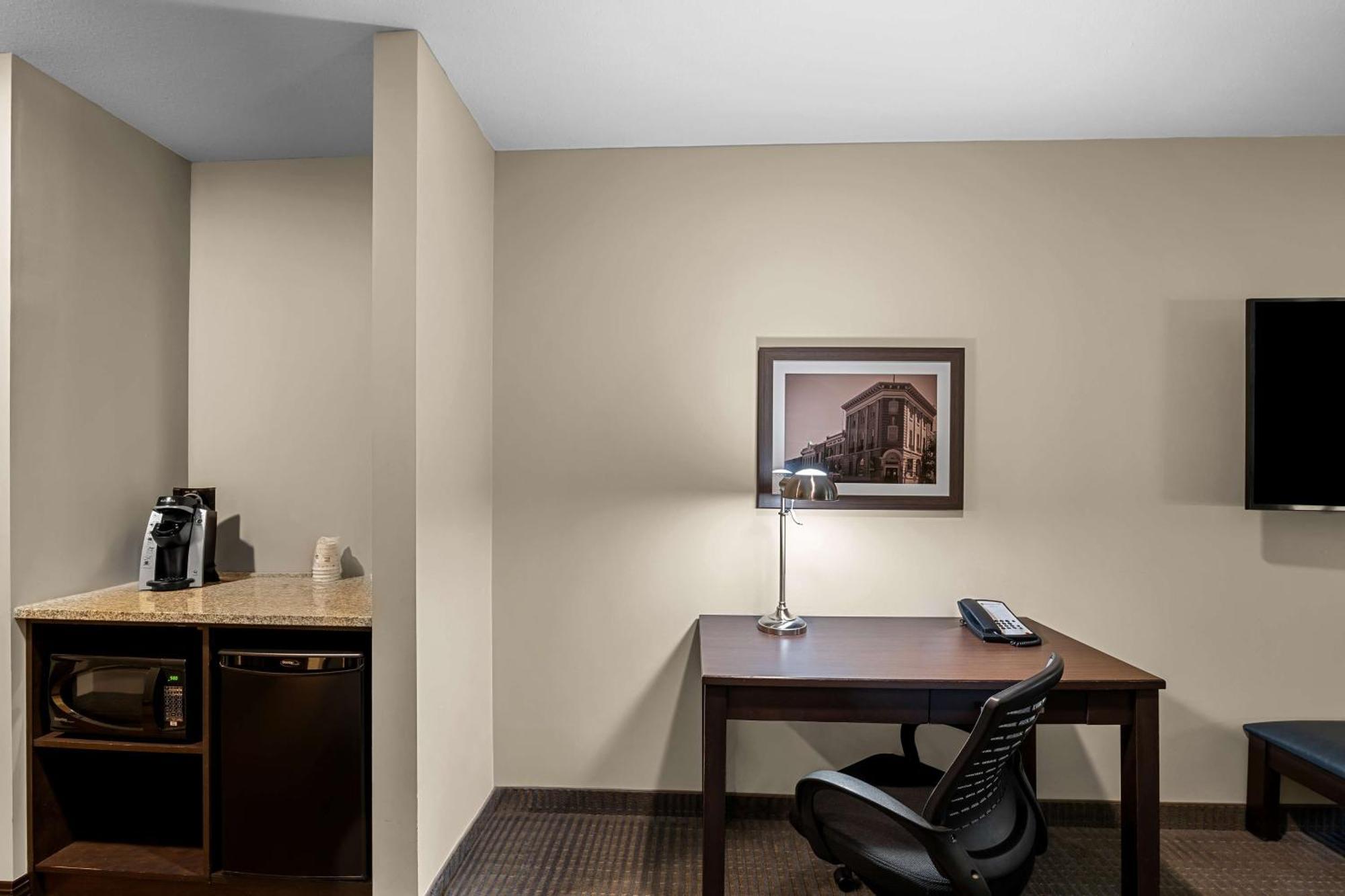 Best Western Plus Lacombe Inn And Suites Dış mekan fotoğraf