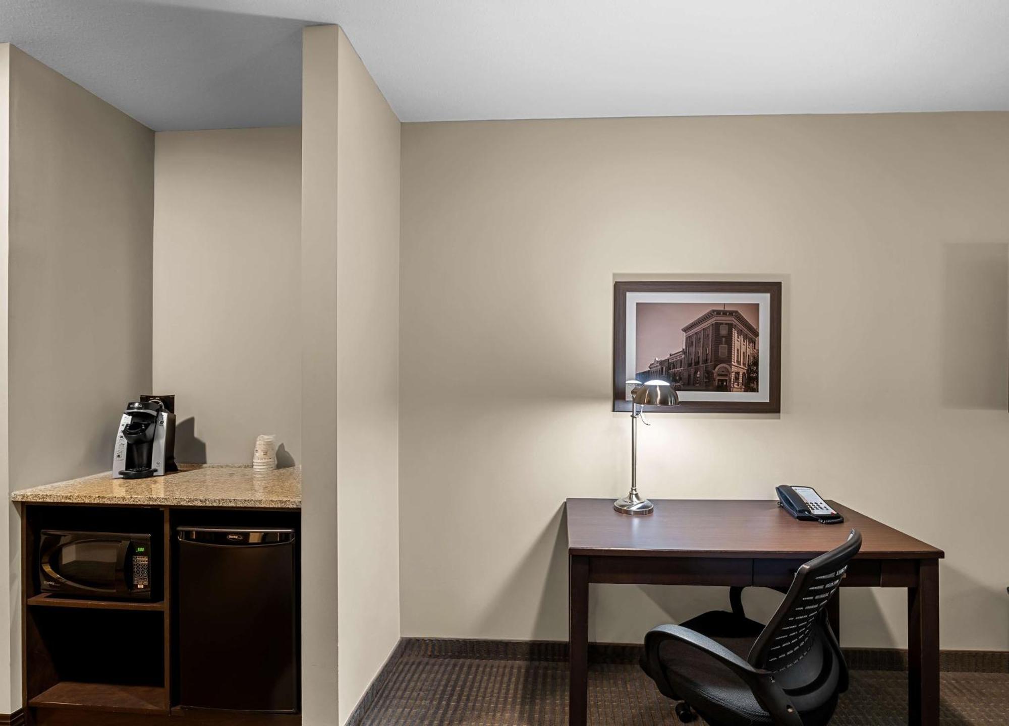 Best Western Plus Lacombe Inn And Suites Dış mekan fotoğraf