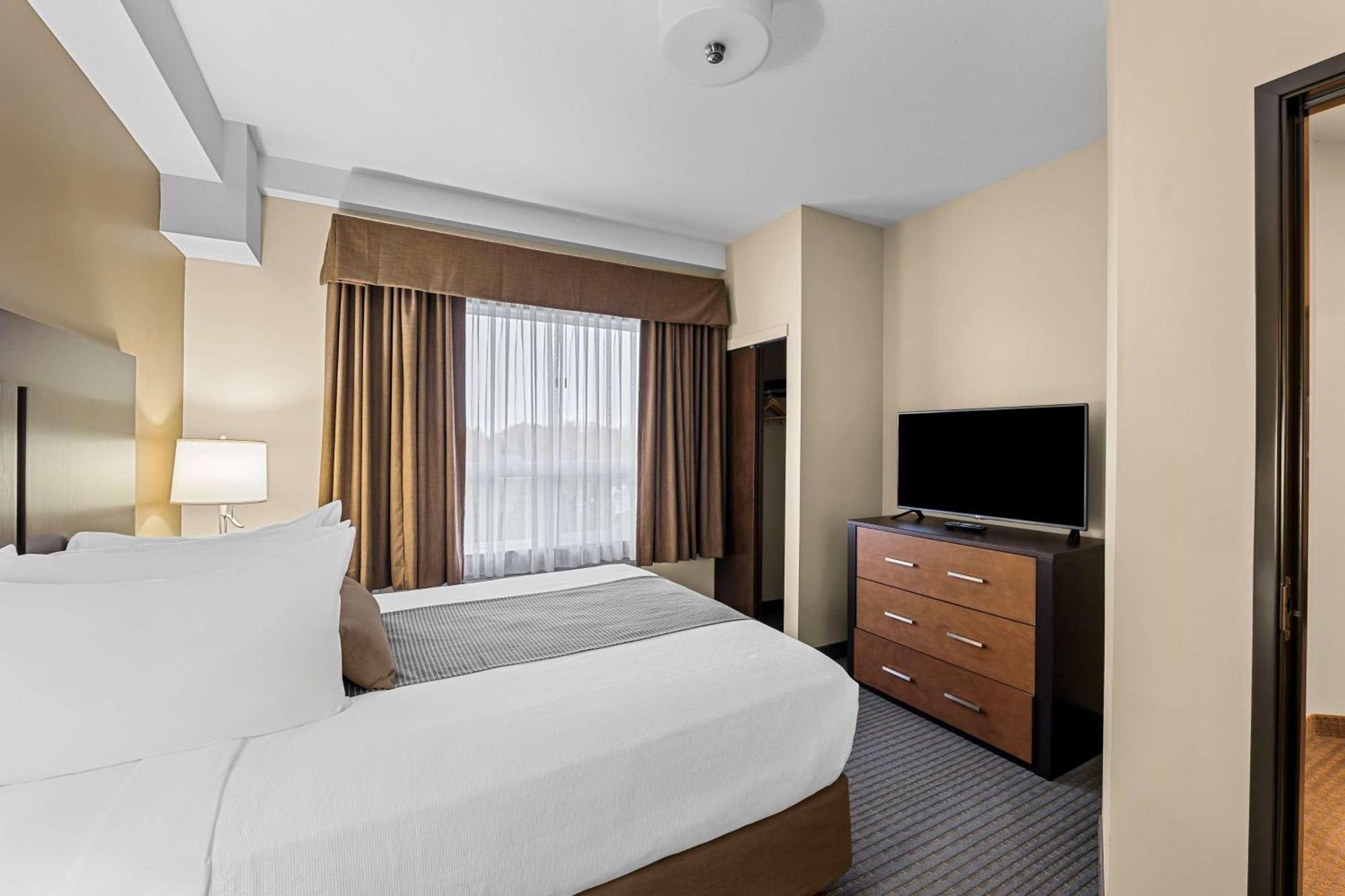 Best Western Plus Lacombe Inn And Suites Dış mekan fotoğraf
